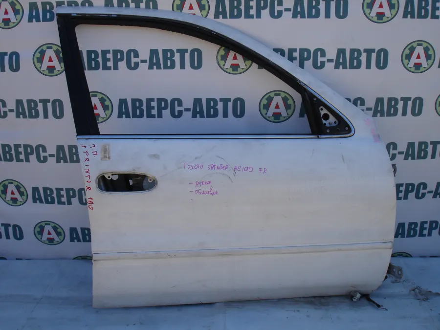 Дверь боковая правая задняя Toyota Sprinter AE100 белая