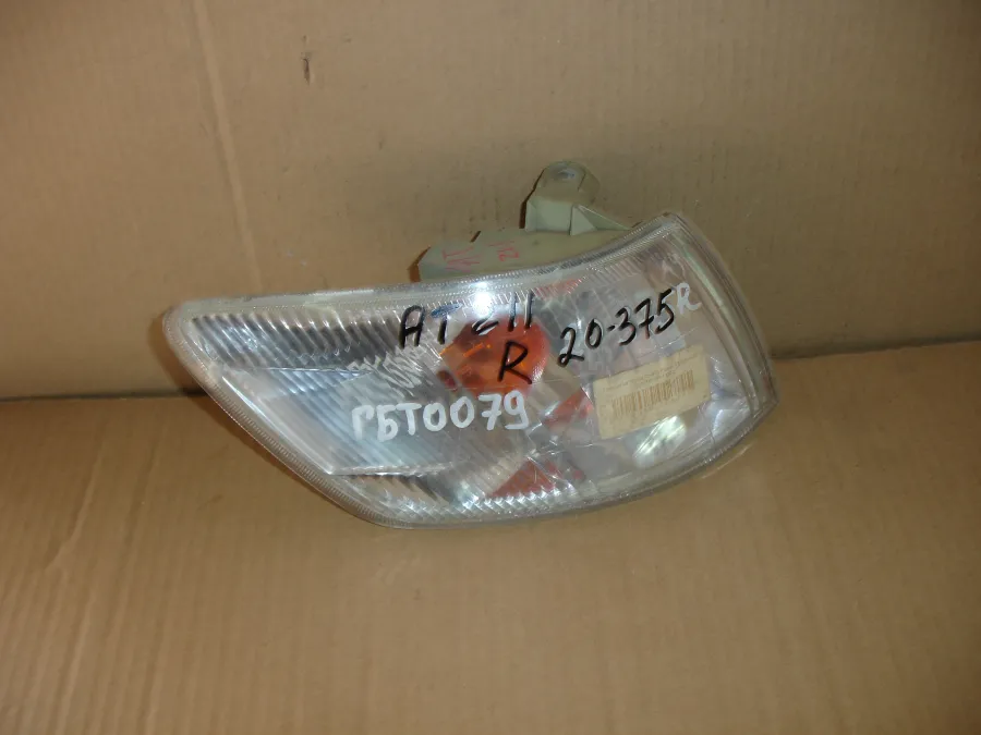Габарит правый передний Toyota Corona Premio AT211