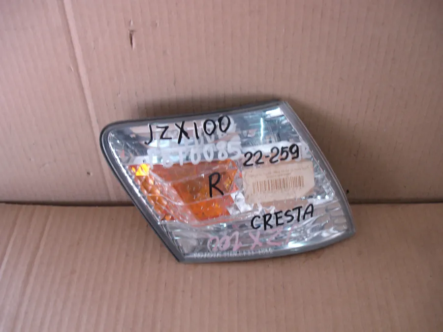 Габарит правый передний Toyota Cresta GZX100