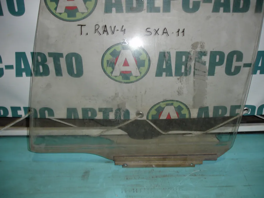 Стекло боковое Заднее левое Toyota RAV4