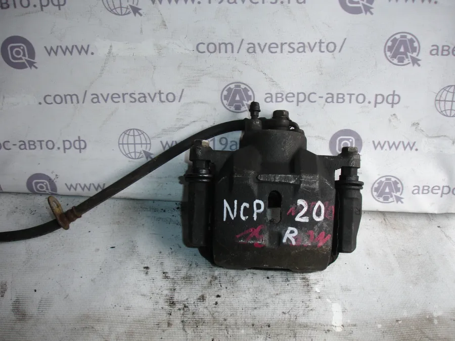 Суппорт Передний правый Toyota Funcargo NCP20
