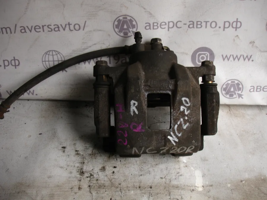 Суппорт Передний правый Toyota Raum NCZ20