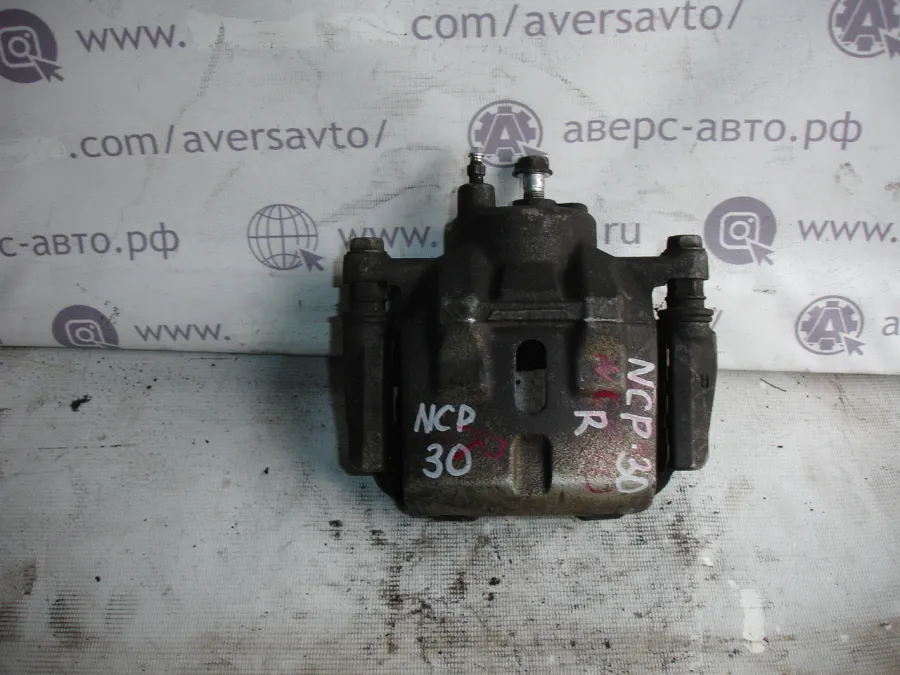 Суппорт Передний правый Toyota BB NCP30