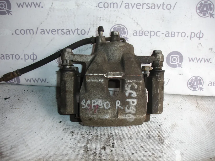 Суппорт Передний правый Toyota Vitz Scp90