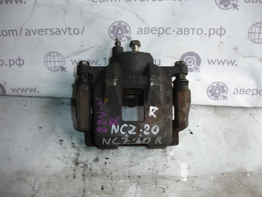 Суппорт Передний правый Toyota Raum NCZ20