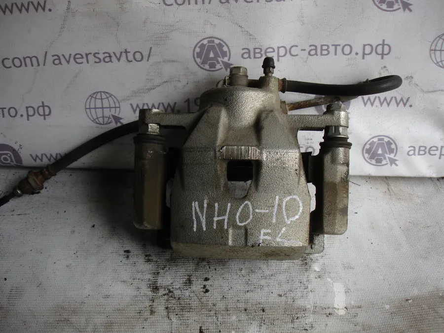 Суппорт Передний левый Toyota Aqua NHP10